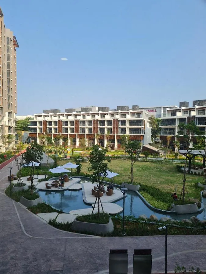 Can Ho Dich Vu Gan San Bay Tan San Nhat Ho Chi Minh City Apartment